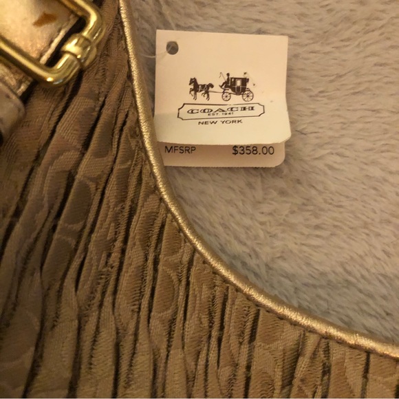 Coach NWT Madison Gathered Signature Maggie Shoulder Bag Gold - Picture 4 of 8